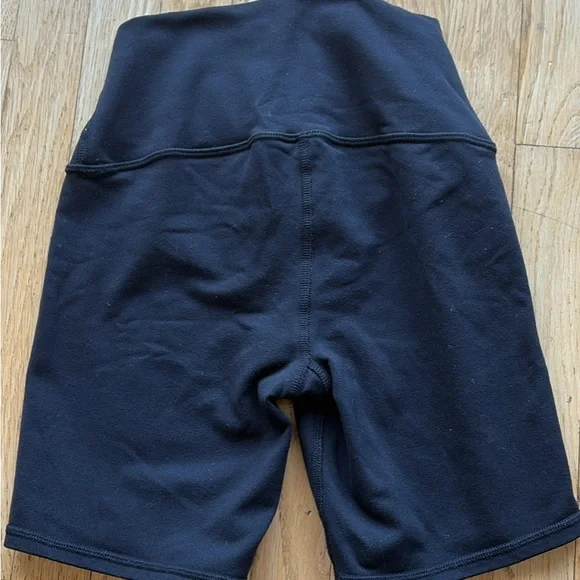 Alo Black Biker Shorts - XXS - Picture 3 of 3